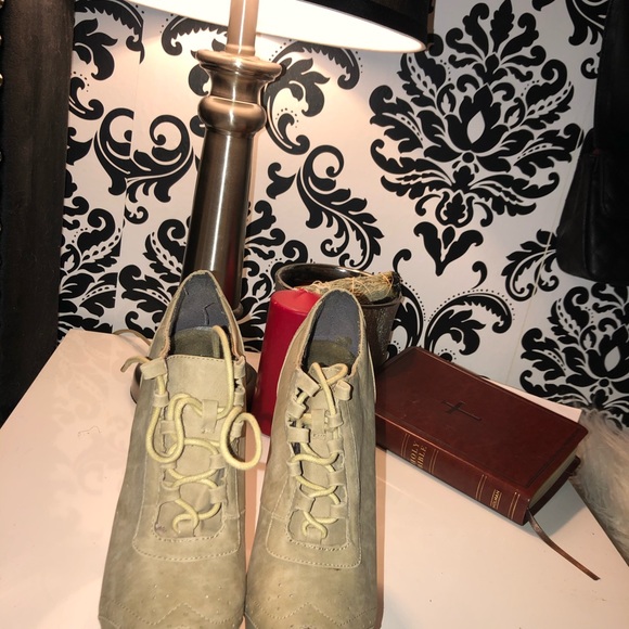 Booties - Picture 4 of 4